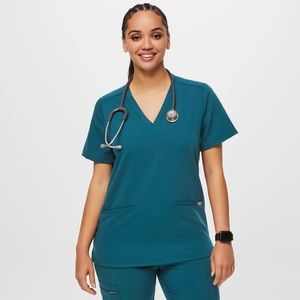 Casma™ Three-Pocket Scrub Top in Caribbean Blue